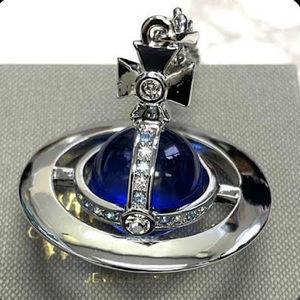 Meet your Posher, Lesly